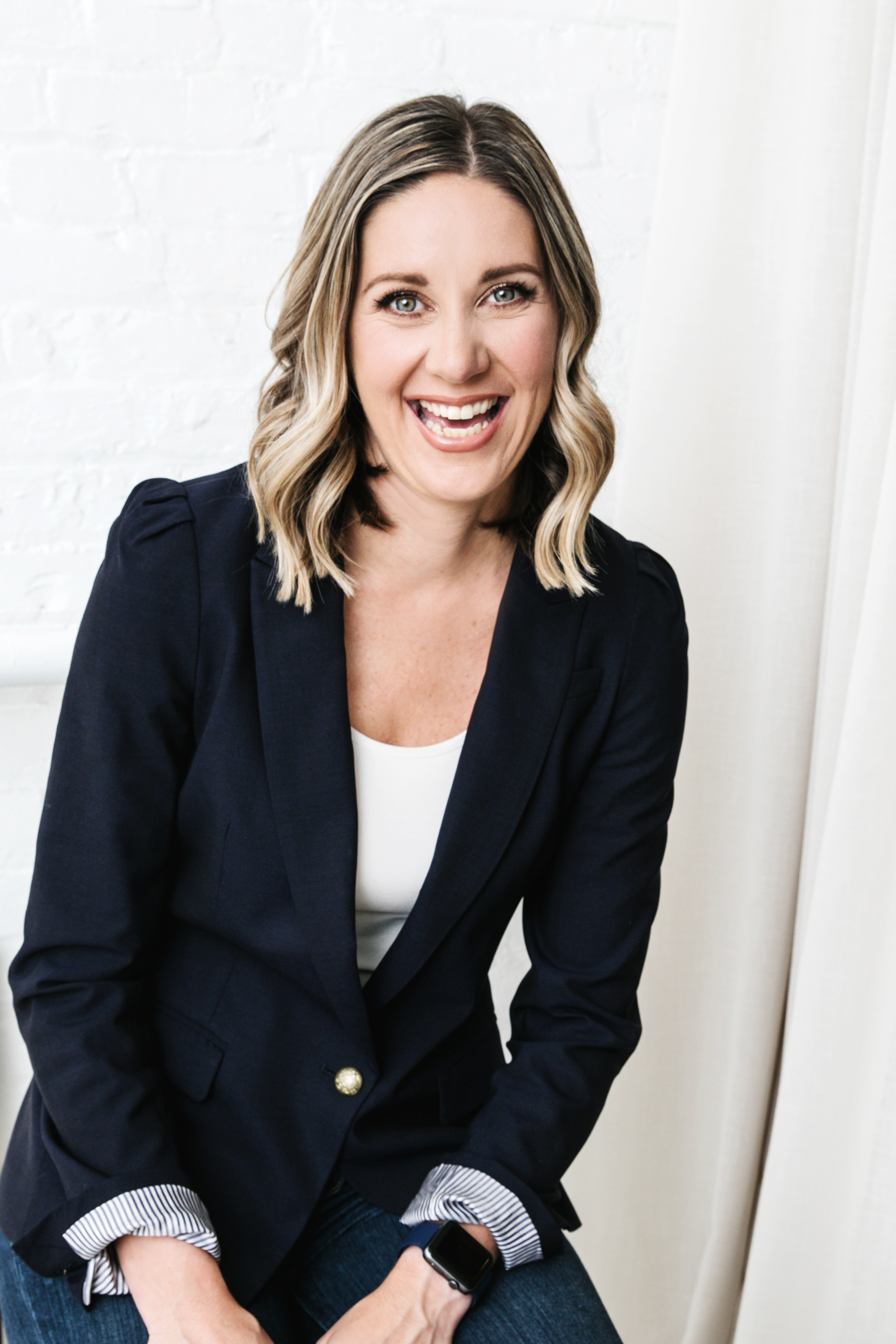 Shannon Talbot Headshot